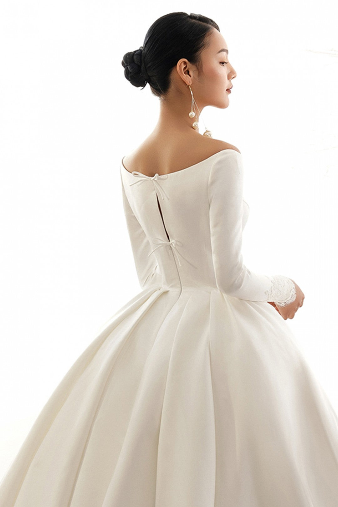 Scoop Neck Lace Long Sleeve Tied Back Satin Wedding Dress with Trail