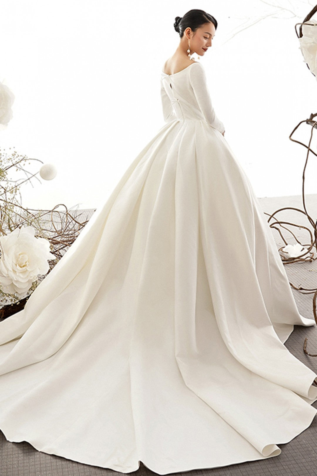 Scoop Neck Lace Long Sleeve Tied Back Satin Wedding Dress with Trail
