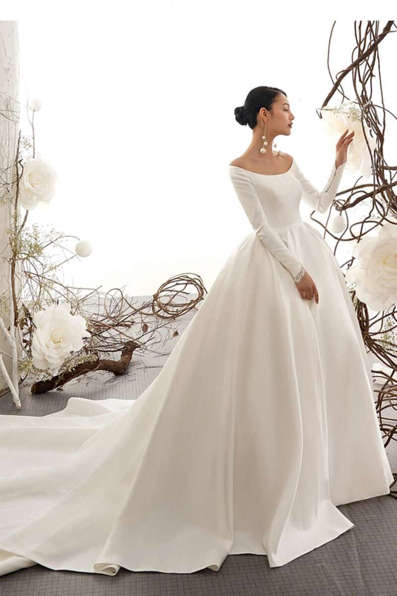Scoop Neck Lace Long Sleeve Tied Back Satin Wedding Dress with Trail
