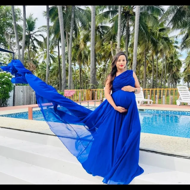 Rashmi A, from Bangalore, looking absolutely stunning for her maternity shoot, in a fully Customised Royal Blue One Shoulder Mega Trail Georgette Maternity Gown priced at INR 4,599 only. Thank you so much for sharing these spectacular images and review with us for a very special day and shoot. You can now select ANY style from www.iwearmystyle.in and get it Customised to maternity or prewedding wear by sending us a DM or whatsapp at 728-999-1606.Shop now! #iwearmystyleoriginals #iwearmystyle #maternityshootbangalore #maxidresses #maternitytrailgowns #maternityphotoshootinpune #maternitydresses #maternitydresses #maternityphotographers #maternityphotographers #maternityshootmumbai #maternityshootchennai #maternityhyderabad #maternityphotographerdelhi #maternitydelhi #babyshowerdresses #babyshowershoots #babyshowergown #babyshowergowns #clientreviews #customerfeedback